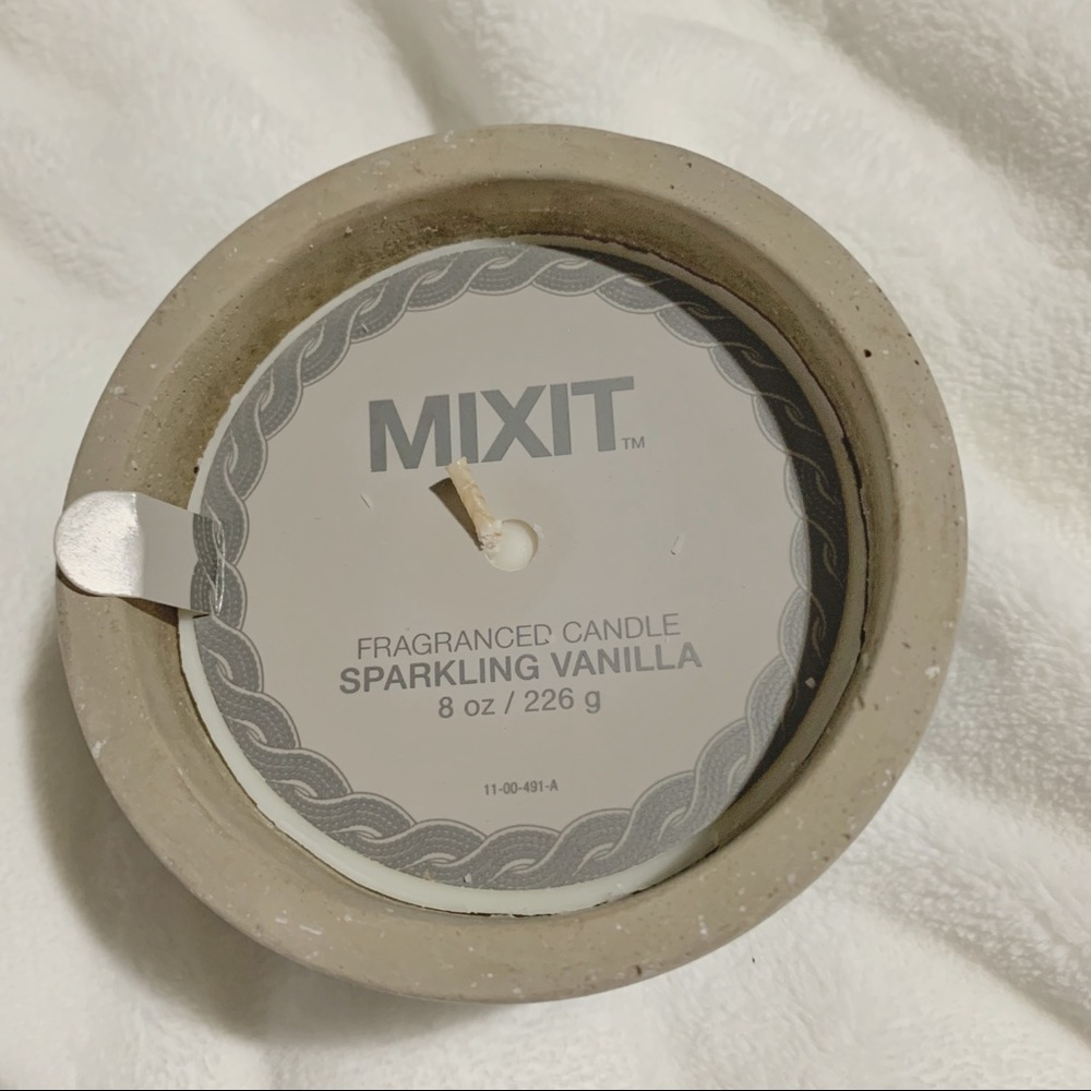 Scented Candle NIB - Picture 2 of 3
